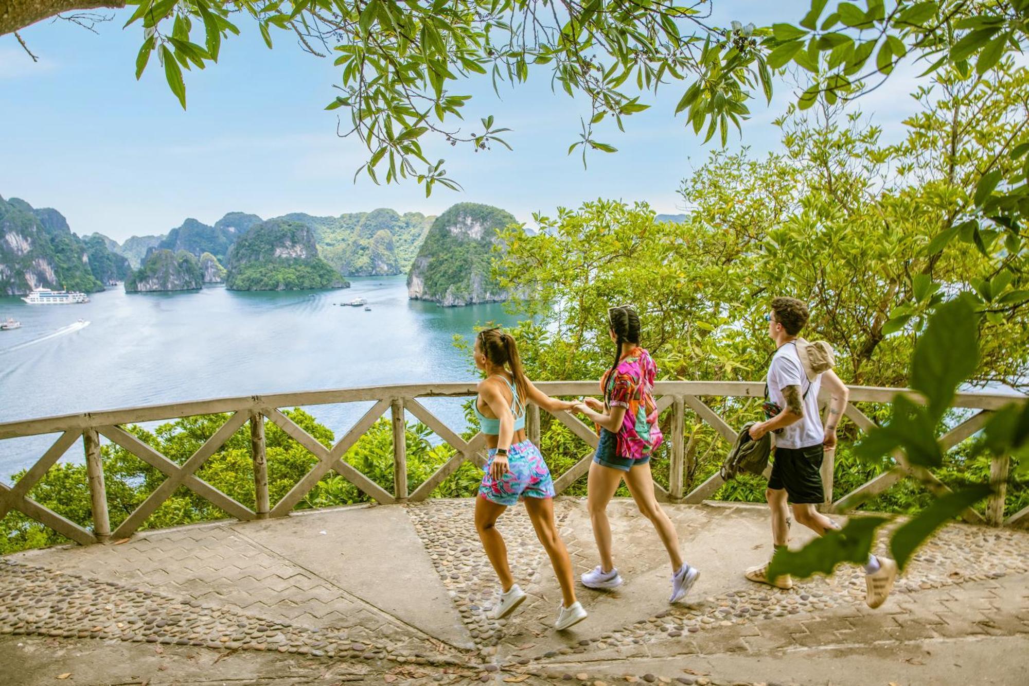 Ambassador Cruise Halong Bay Hotel Ha Long Bagian luar foto