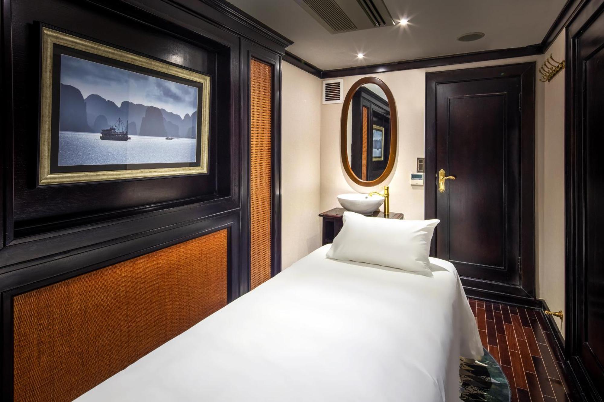 Ambassador Cruise Halong Bay Hotel Ha Long Bagian luar foto